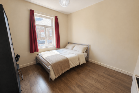 4 bedroom terraced house to rent, Deyne Avenue, Rusholme, Manchester.  M14 5SY