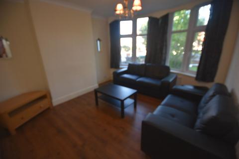 4 bedroom semi-detached house to rent, Parrs Wood Rd, Withington, Manchester. M20 4WJ