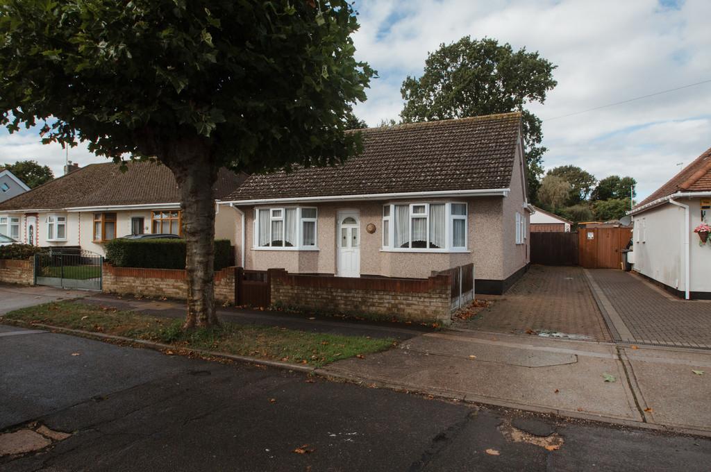 Glenmere Park Avenue, Thundersley 3 bed detached bungalow £500,000