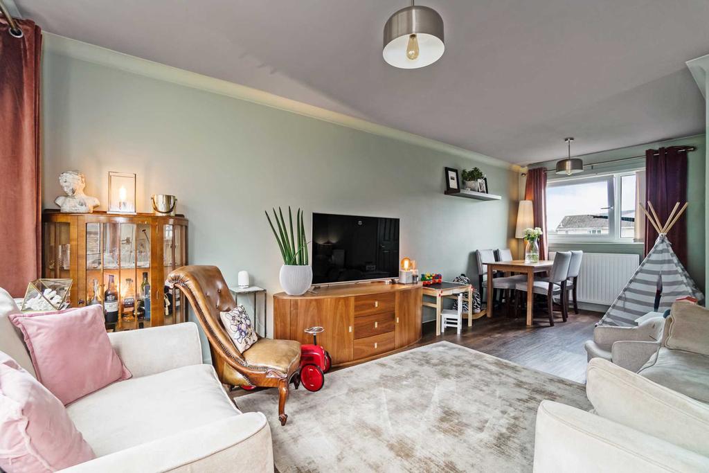 Neuk Crescent, Houston 3 bed semidetached house £187,000