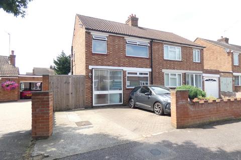 3 bedroom semi-detached house to rent, Addison Close, Kempston