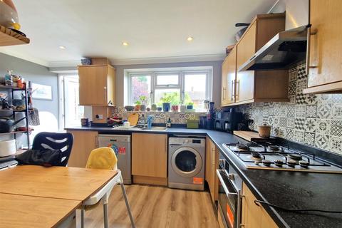 3 bedroom terraced house to rent, Fraser Road, Bracknell, Berkshire, RG42