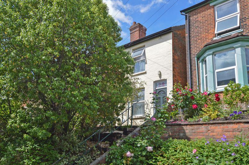 Ashfield Road, Salisbury 2 bed terraced house £200,000