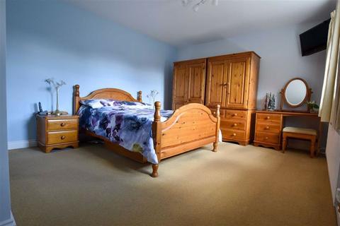 53 Cotswold Drive, Wellingborough, NN8 2JB