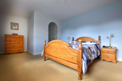 53 Cotswold Drive, Wellingborough, NN8 2JB
