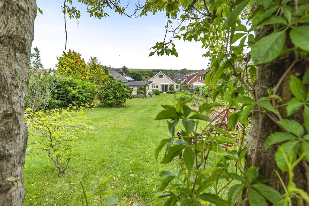 Green Lane, Clanfield, Waterlooville 4 bed detached house £600,000