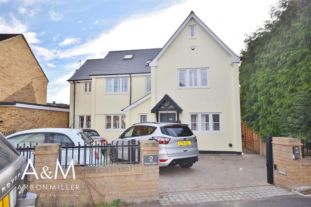 Great Lawn, Ongar 5 bed detached house £850,000