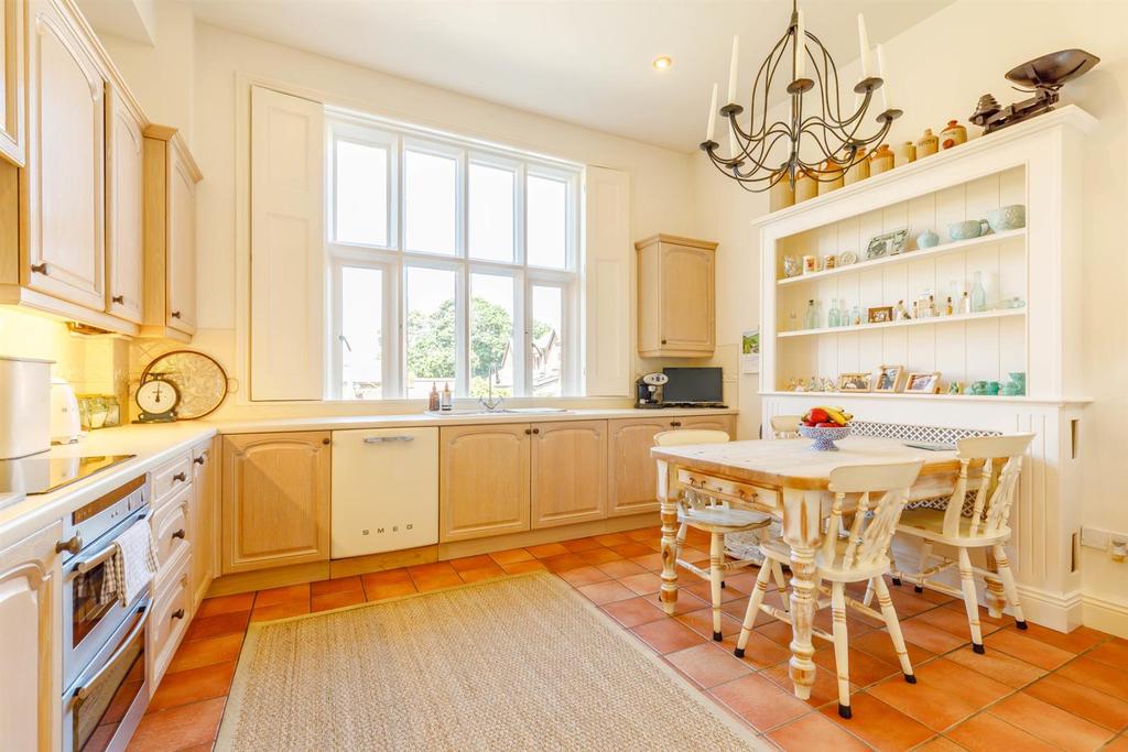 GF Kitchen/Dining Room
