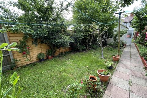 72 Ainslie Wood Road, London, E4 9BY