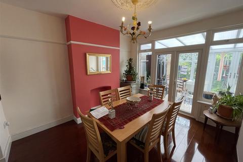 72 Ainslie Wood Road, London, E4 9BY