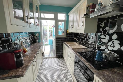 72 Ainslie Wood Road, London, E4 9BY