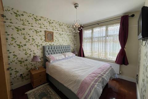 72 Ainslie Wood Road, London, E4 9BY