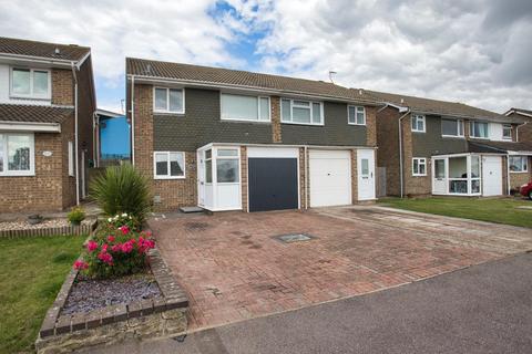 31 Grasmere Gardens, Folkestone, CT19 5JN
