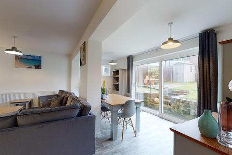 31 Grasmere Gardens, Folkestone, CT19 5JN