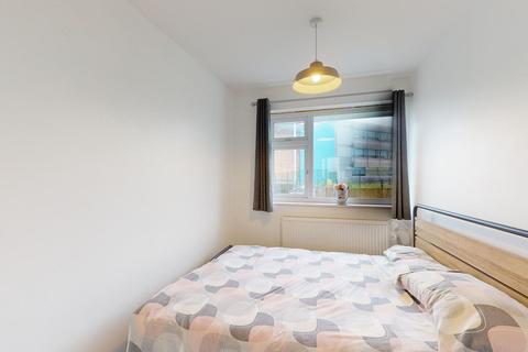 31 Grasmere Gardens, Folkestone, CT19 5JN