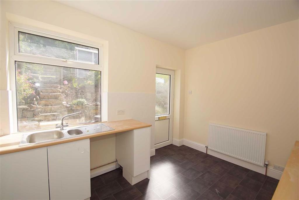 Brewerton Lane, Dewsbury, West Yorkshire 2 bed terraced house £550