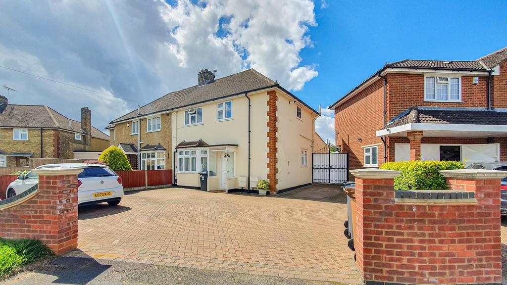 St Margarets Road, Stanstead Abbots 1 bed flat £900 pcm (£208 pw)