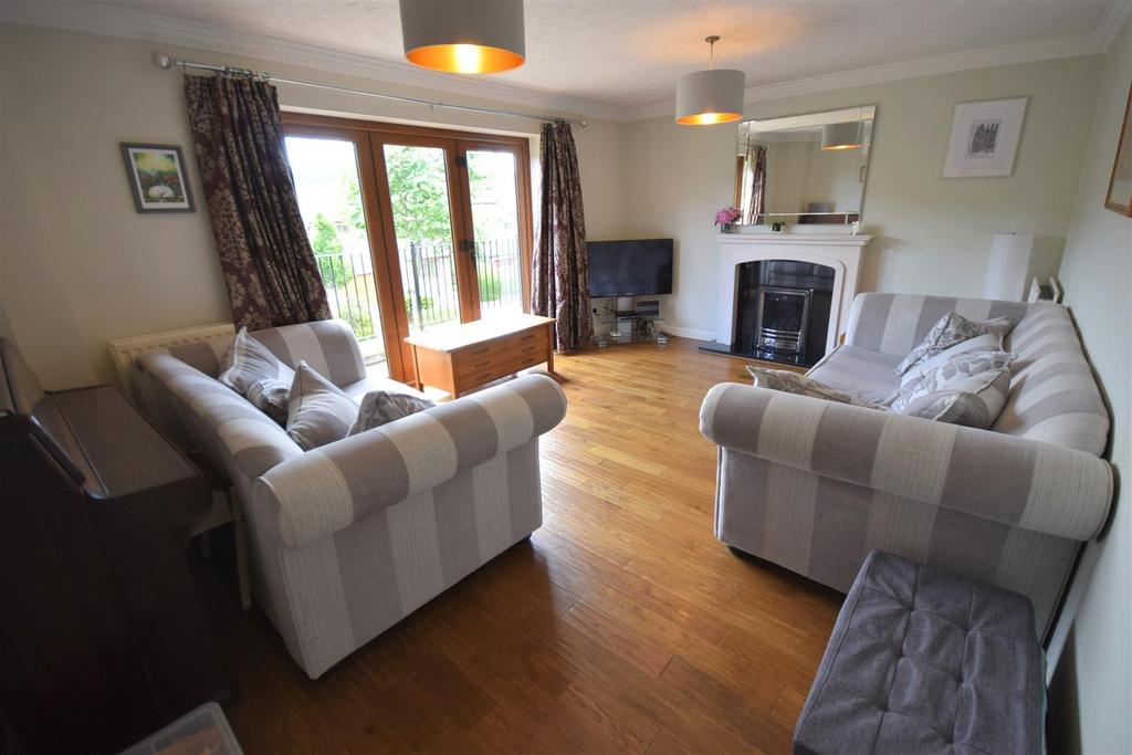 Harefield Park, Birkby, Huddersfield 4 bed detached house £435,000