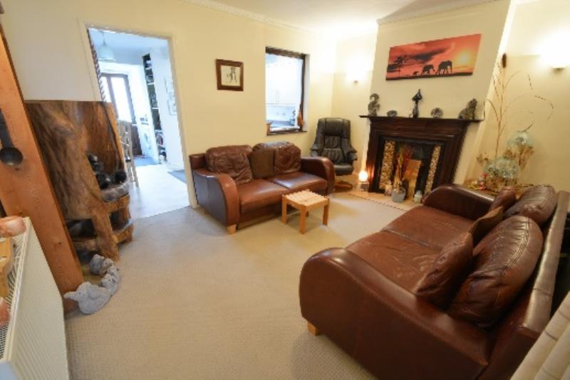 Adelaide Road, Andover, SP10 1HF 2 bed terraced house £850 pcm (£196 pw)