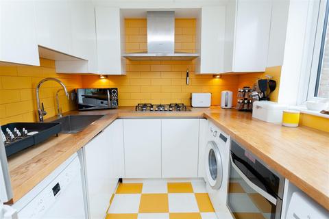 2 Lampern Square, London, E2 7AQ