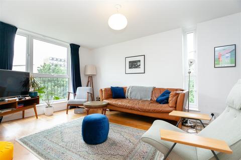 2 Lampern Square, London, E2 7AQ