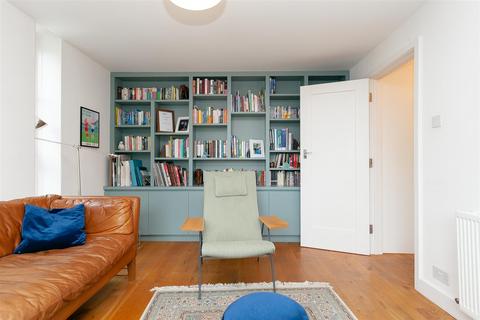 2 Lampern Square, London, E2 7AQ