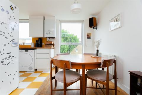 2 Lampern Square, London, E2 7AQ