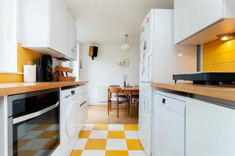 2 Lampern Square, London, E2 7AQ