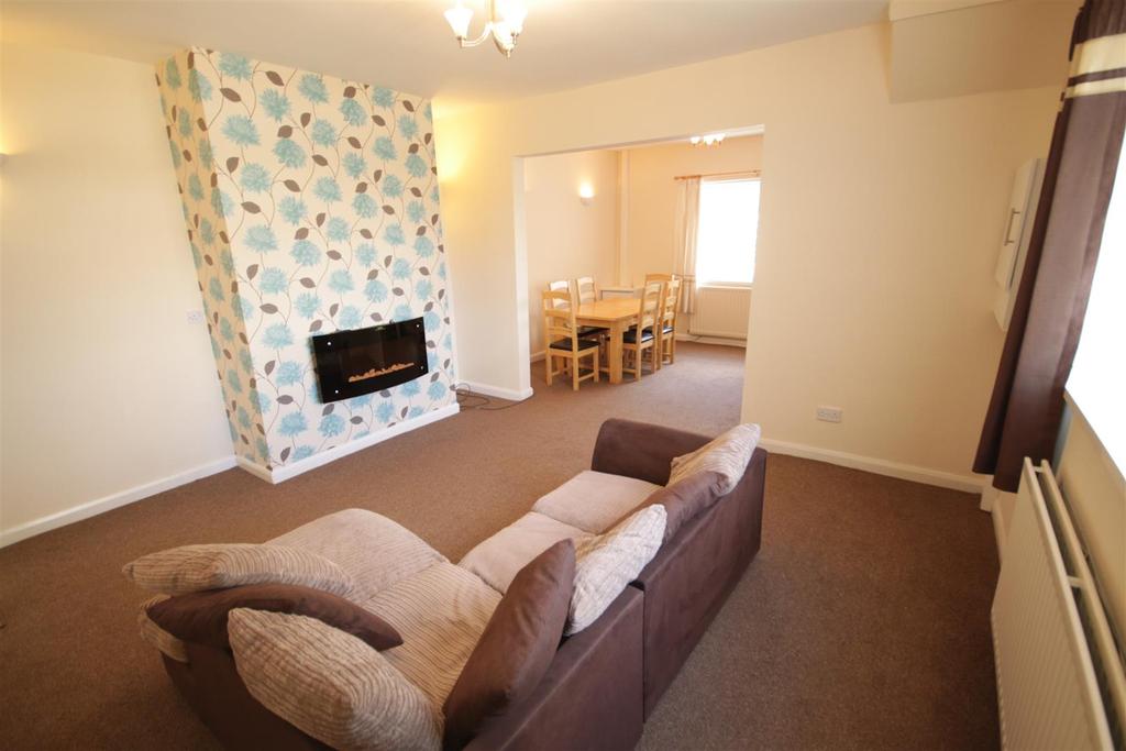 Half Moon Lane, Spennymoor 2 bed end of terrace house £475 pcm (£110 pw)