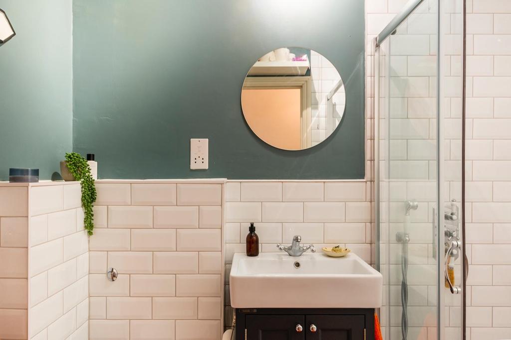 ECALPNAIDIREM31 FB - Bathroom D.jpg