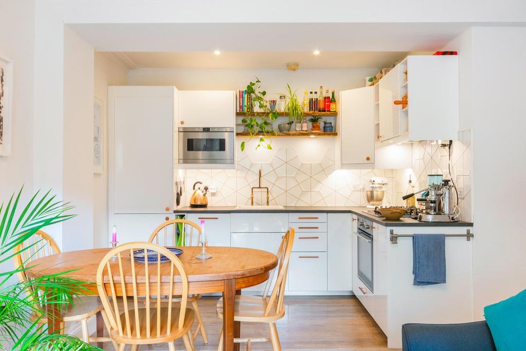 ECALPNAIDIREM31 FB - Kitchen A.jpg