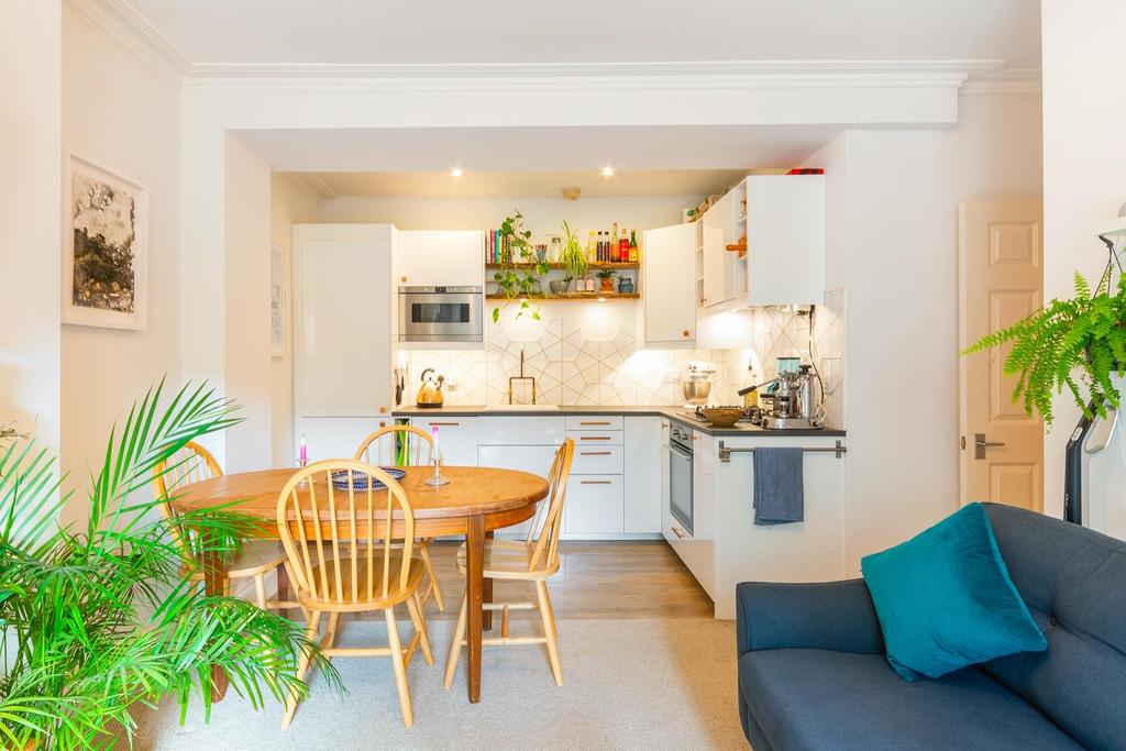 ECALPNAIDIREM31 FB - Kitchen B.jpg