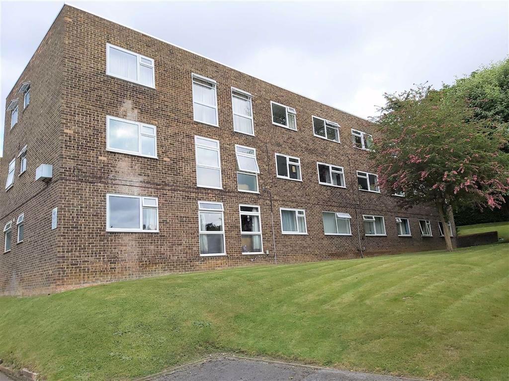 Baron Court, Western Elms Avenue... 2 bed flat £218,000