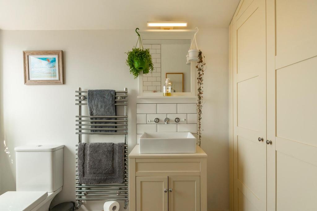 DAOREGDIRHGIH93 - Bathroom E.jpg