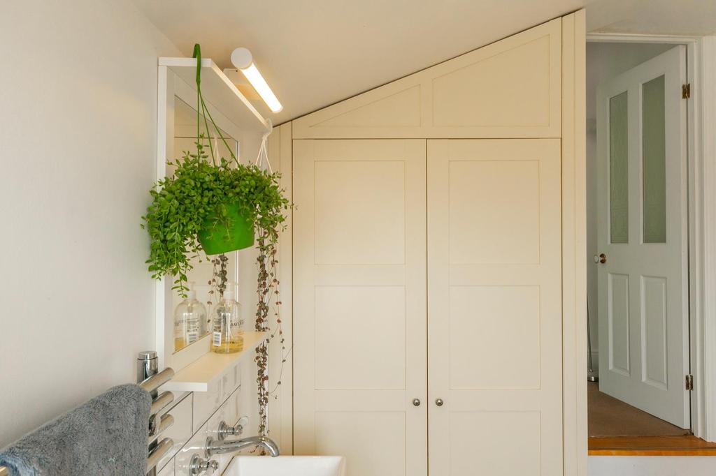 DAOREGDIRHGIH93 - Bathroom B.jpg