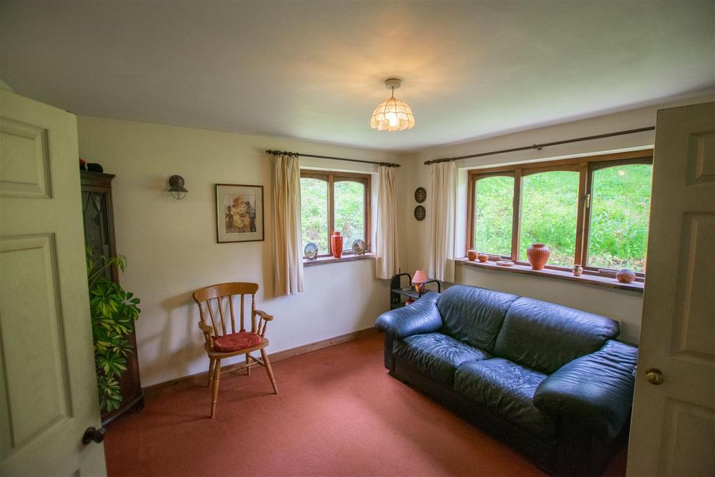 Bedroom 4/Rear Lounge