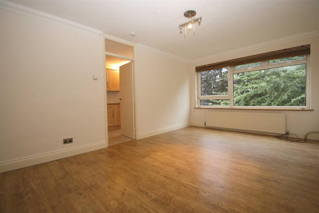 Randall Drive, Hornchurch 2 bed flat £290,000