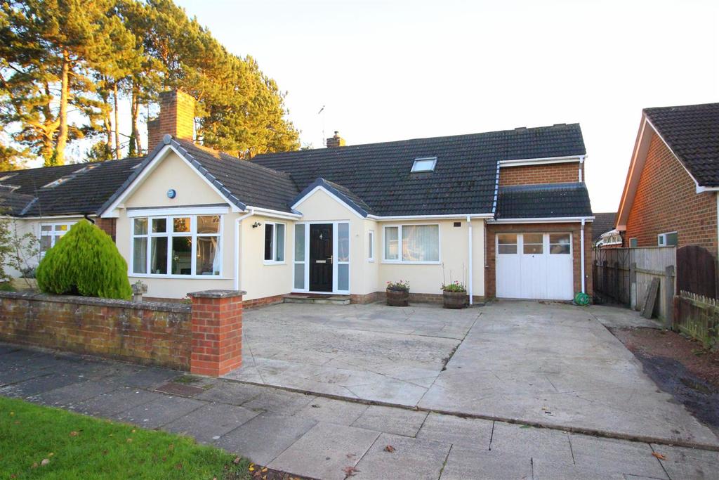 Pine Grove, Darlington 4 bed detached bungalow £1,200 pcm (£277 pw)