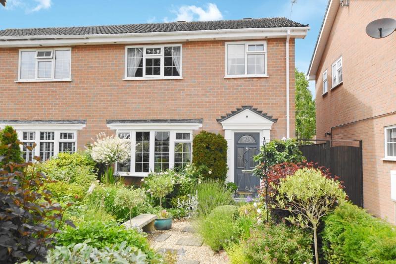 West Moors Ferndown BH22 0PE 3 bed detached house £359,950