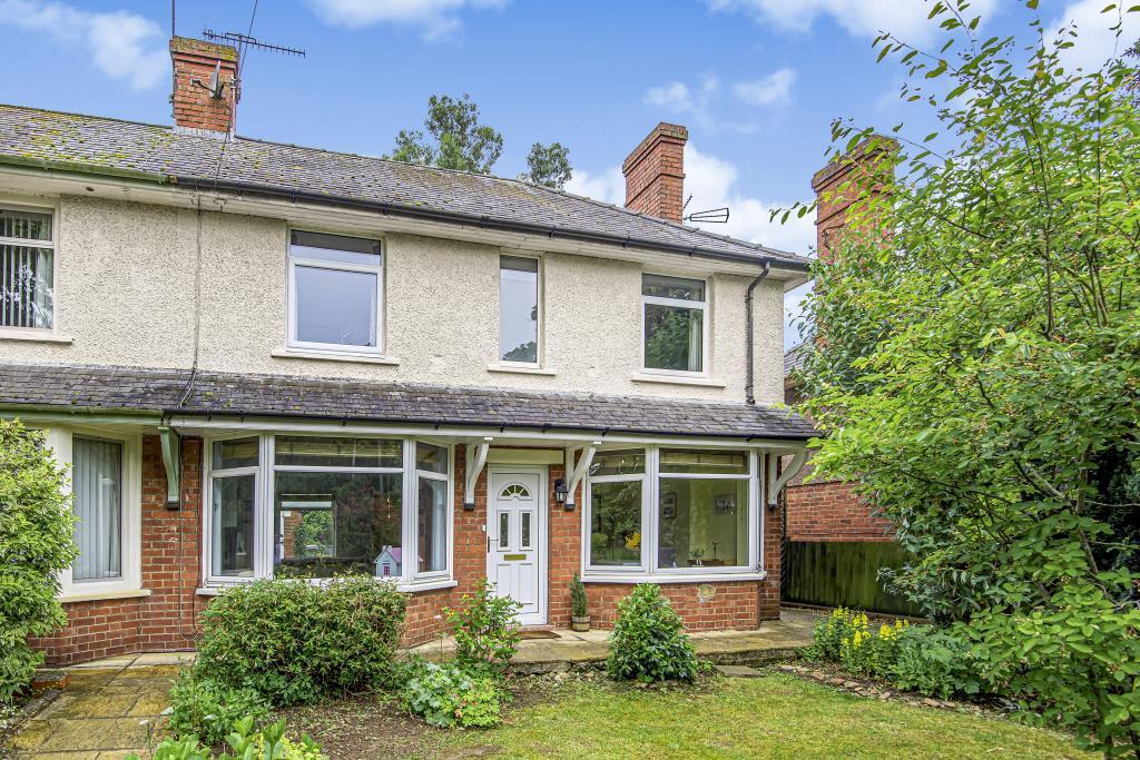 Chipping Norton, Oxfordshire, OX7 3 bed semidetached house £375,000