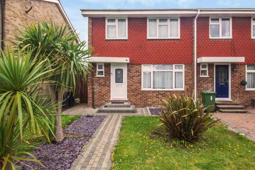 Fleetside, West Molesey 3 bed end of terrace house £450,000