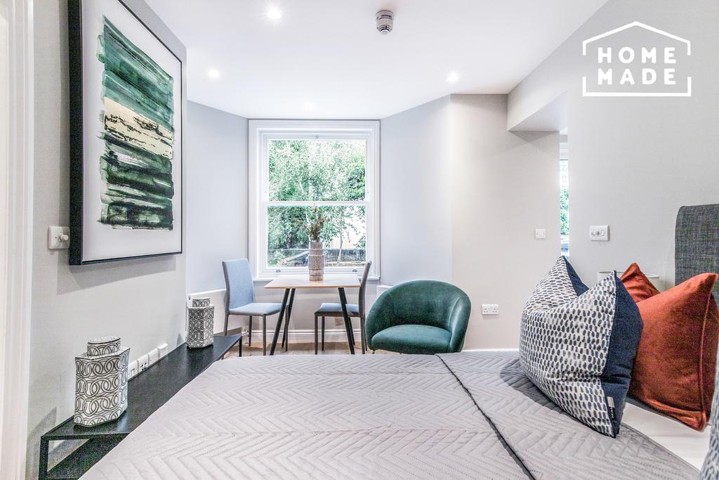 Apex Gardens, Seven Sisters, N15 3 bed flat £2,805 pcm (£647 pw)