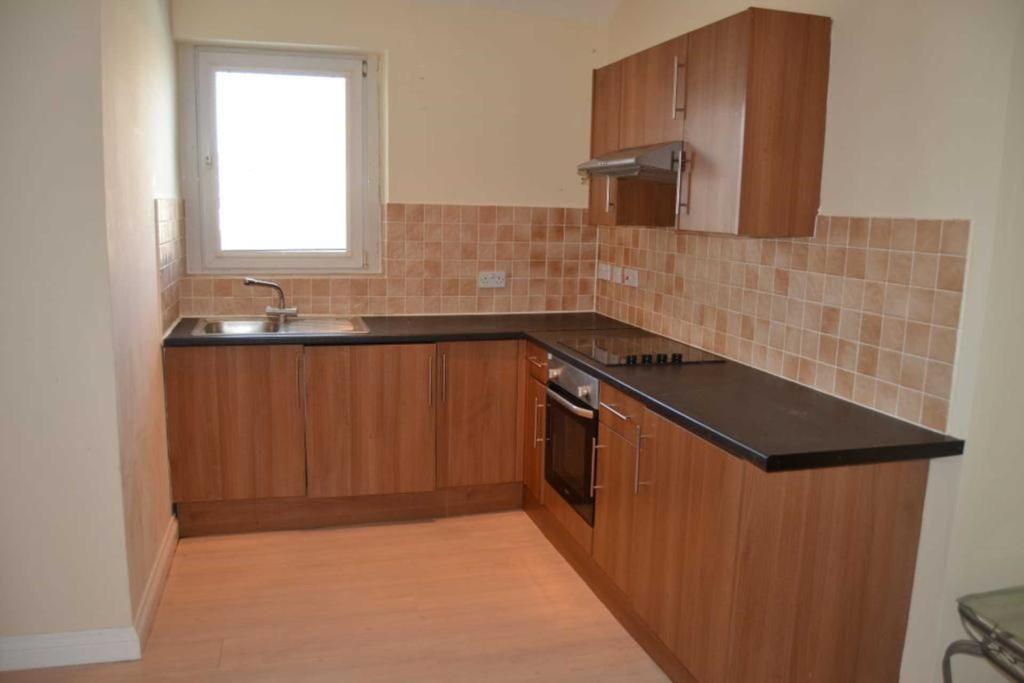 Croft Street, Cardiff 2 bed flat £720 pcm (£166 pw)