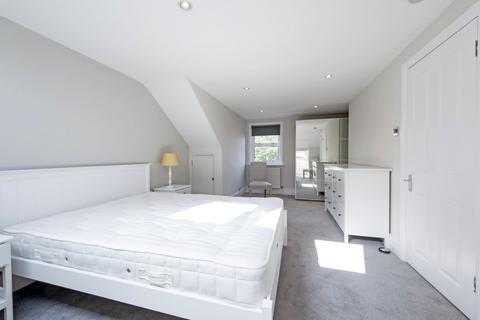 2 bedroom apartment to rent, Brodrick Road, SW17