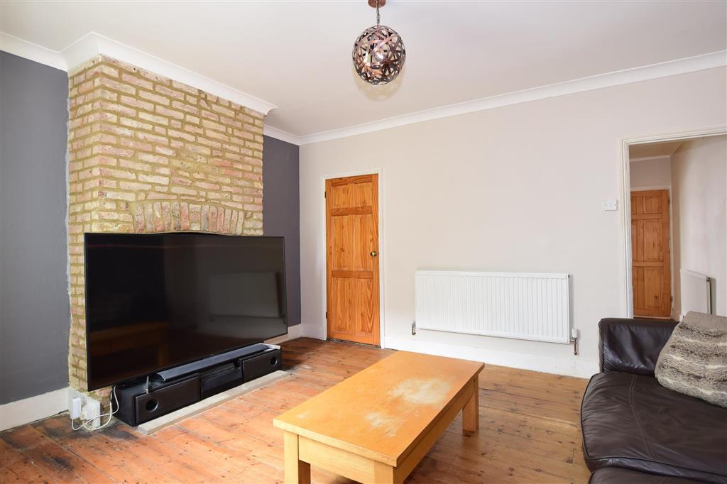 Stone Street, Faversham, Kent 2 bed end of terrace house £300,000