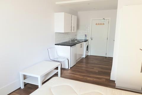 Studio to rent, London, E2 8AG