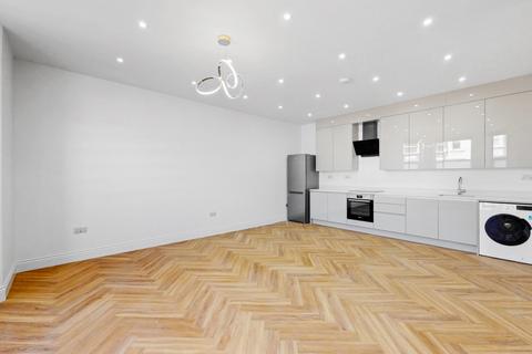 Studio to rent, Regina Road, Ealing, W13