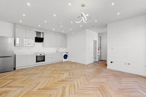 Studio to rent, Regina Road, Ealing, W13