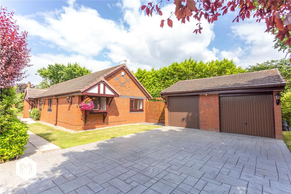 Moreton Drive, Pennington, Leigh... 4 bed bungalow £400,000