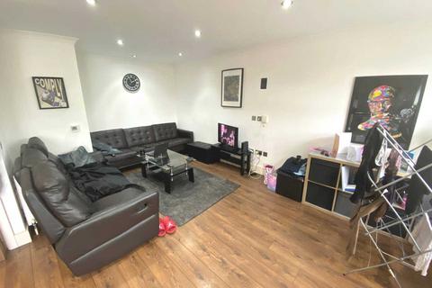 2 bedroom maisonette to rent, Handel Way, Edgware